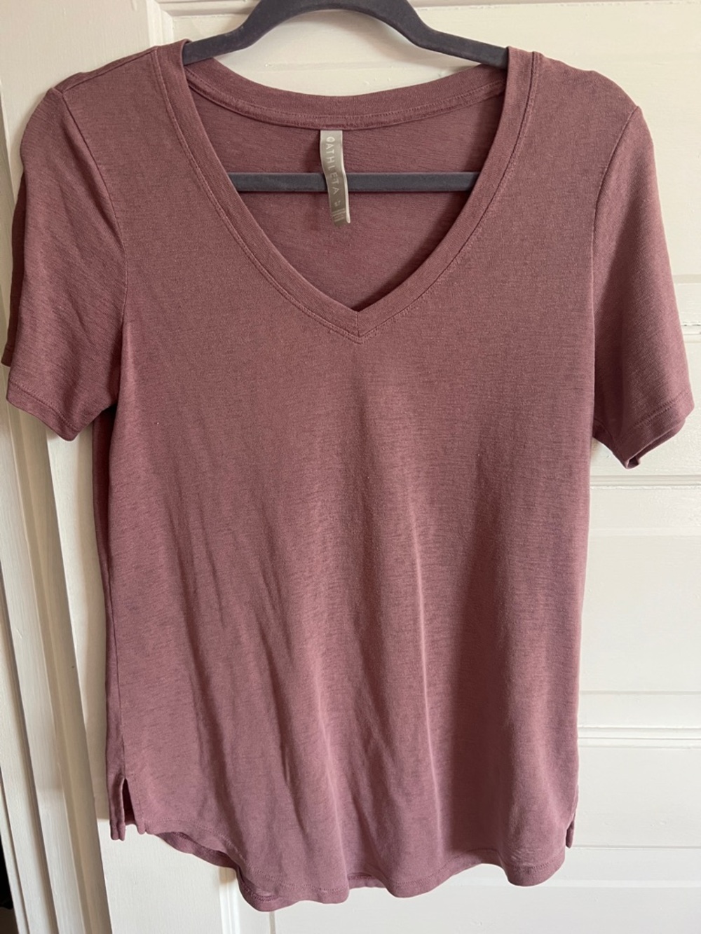 Athleta V-Neck Short Sleeve Tee in Dusty Mauve